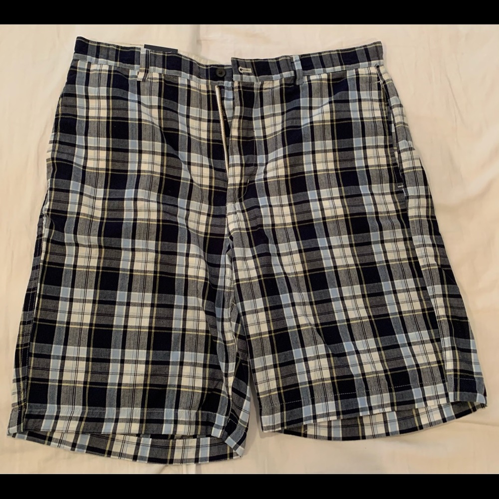 Izod men’s plaid shorts
